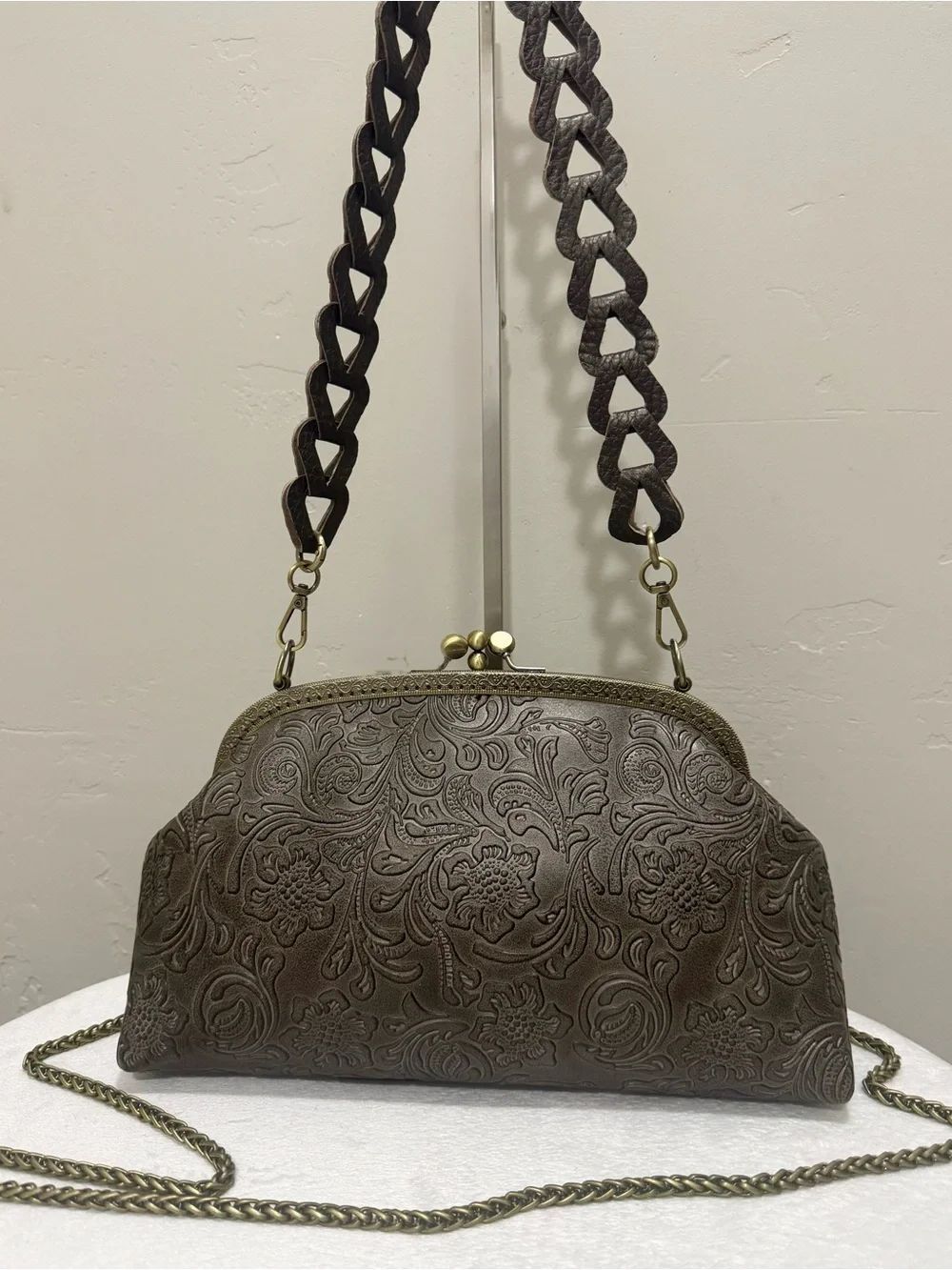 Handsewn Embossed Cowhide Leather Retro Style Double Kiss Lock Frame Bag,